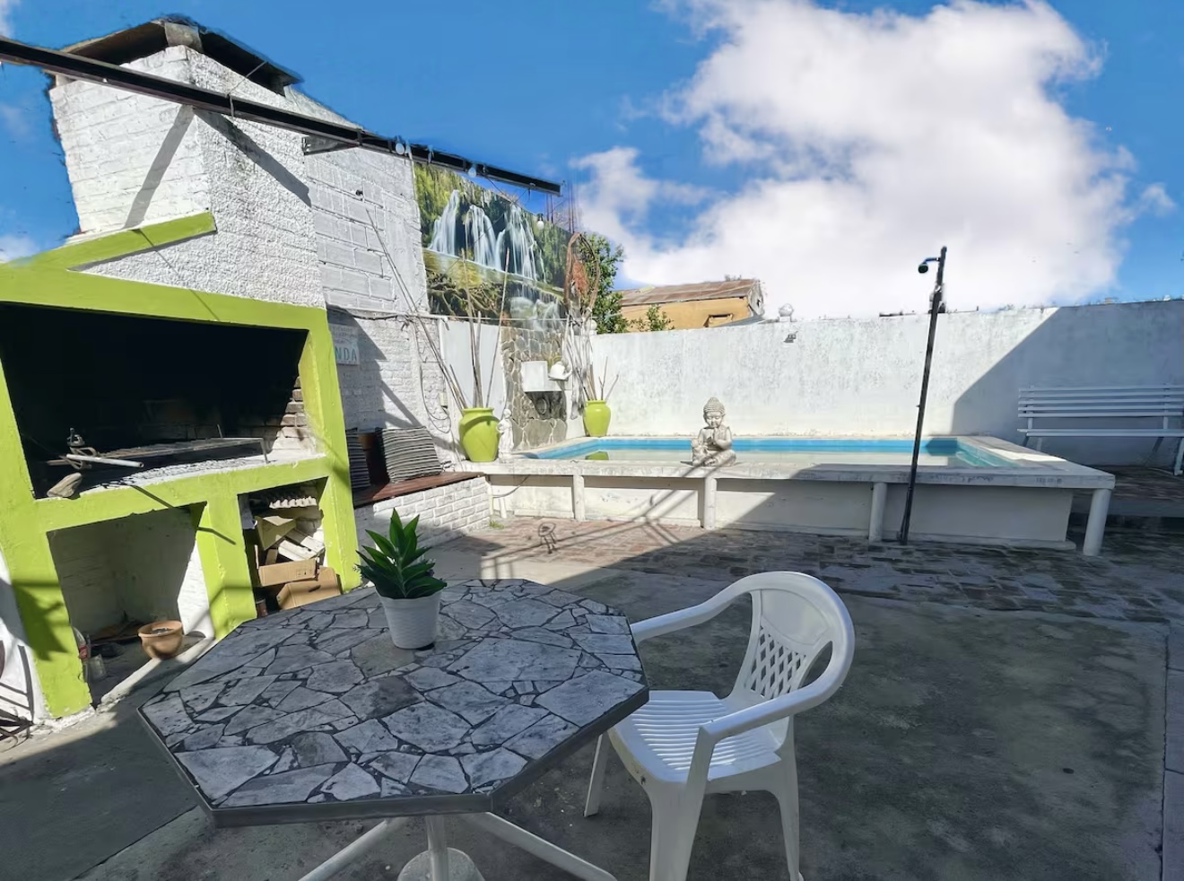 Espacio de pileta y quincho para compartir